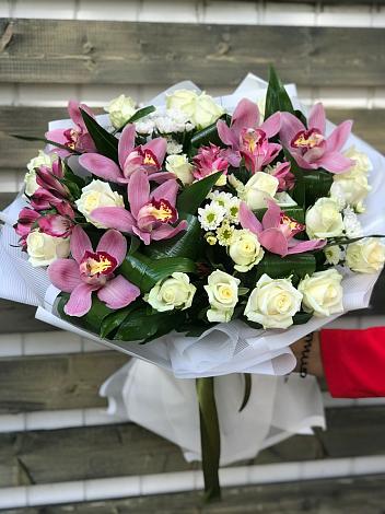 Букет цветов из: Розы и Хризантемы в Каракулино