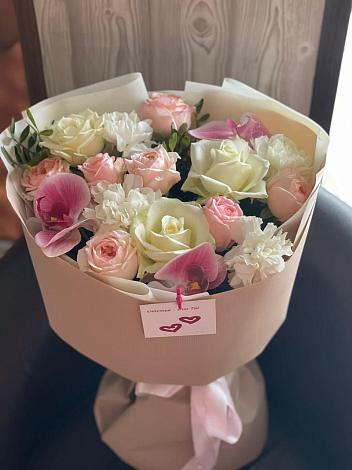 Букет цветов из: Орхидеи, Розы и Гвоздики в Каракулино