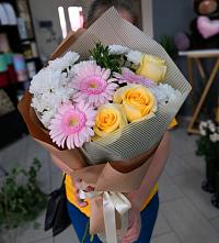 Букет цветов из:  Герберы, Розы и Хризантемы в Каракулино