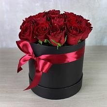 Цветочная композиция из Розы в шляпной коробке в Каракулино