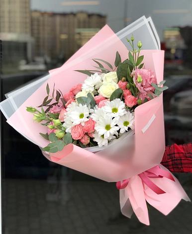 Букет цветов из: Розы, Лизиантусы и Хризантемы в Каракулино